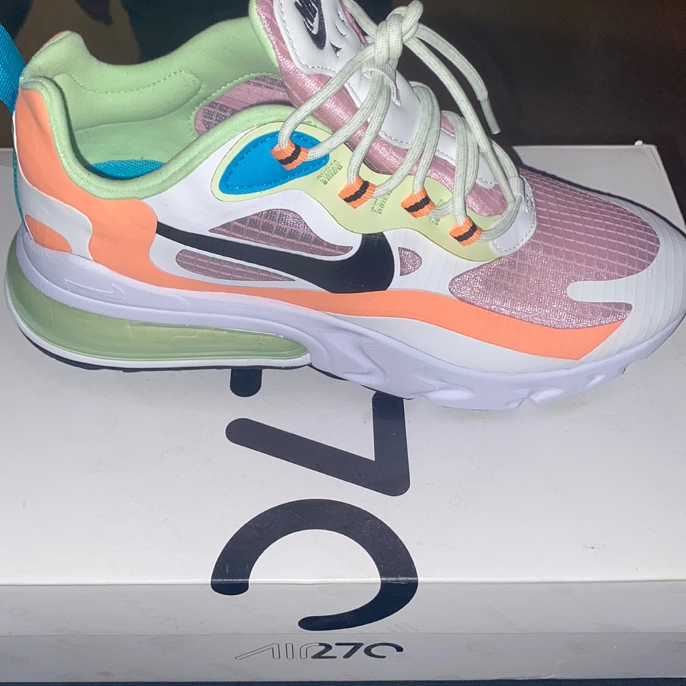 WOMEN’S AIR MAX 270 REACT SE / LIGHT ARCTIC PINK/BLACK